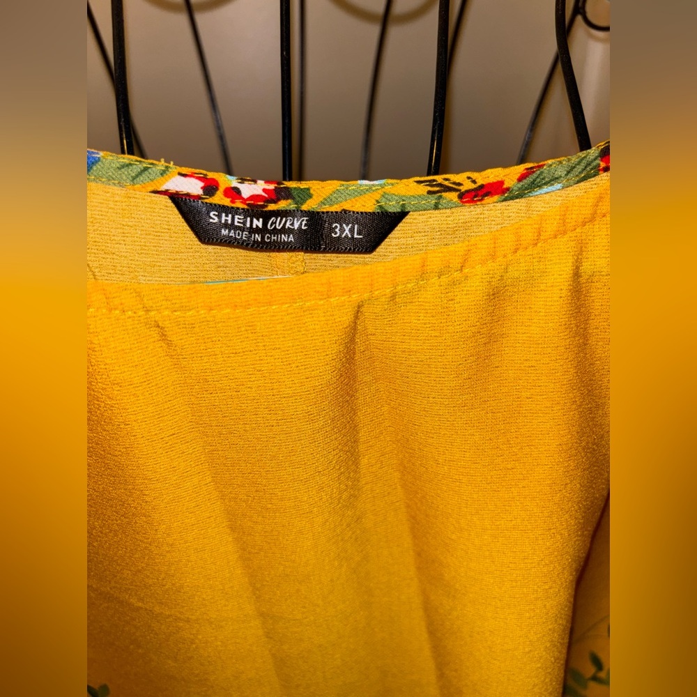 Yellow flower print hi-low blouse SHEIN curve plus size 3XL(NWT) - Picture 2 of 6
